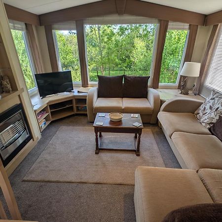 Red Squirrel Holiday Home In The Countryside, 10 Mins To Lligwy Beach Llandyfrydog Eksteriør bilde