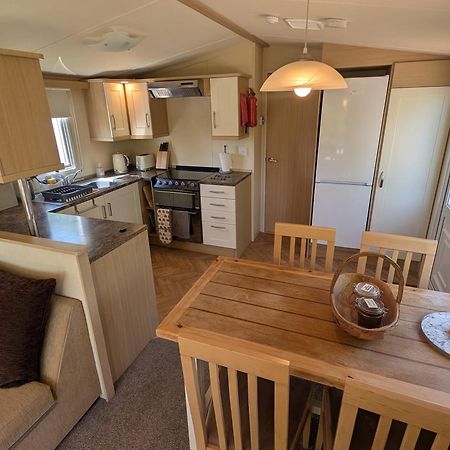 Red Squirrel Holiday Home In The Countryside, 10 Mins To Lligwy Beach Llandyfrydog Eksteriør bilde