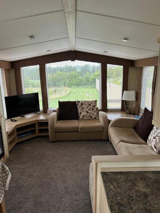 Red Squirrel Holiday Home In The Countryside, 10 Mins To Lligwy Beach Llandyfrydog Eksteriør bilde